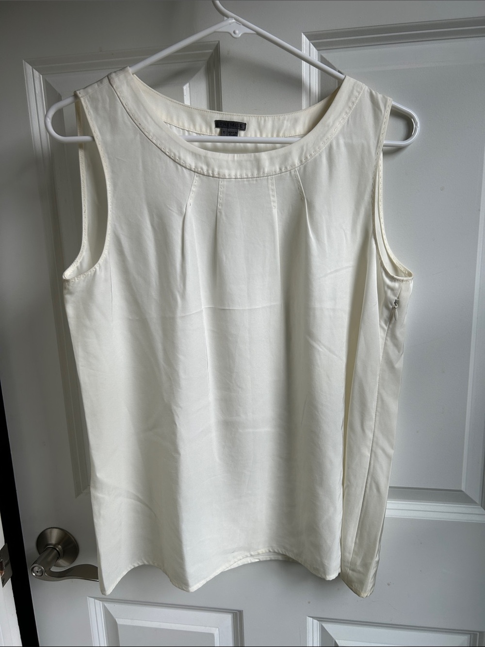 Premise Cream Sleeveless Pleat-Front Shell Top